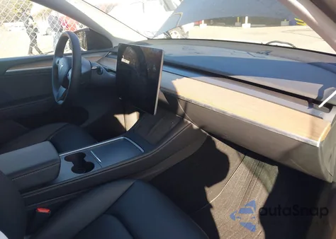 2023 Tesla Model Y Awd/Long Range Dual Motor All-Wheel Drive z USA, uszkodzony, nr VIN 7SAYGDEE4PA175275